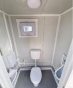 Sanitärcontainer SCEW RAL 9002 Grauweiß | H 2335 x B 1650 x T 1200 mm | Tür einflügelig | mit Warmwasser – Bild 5